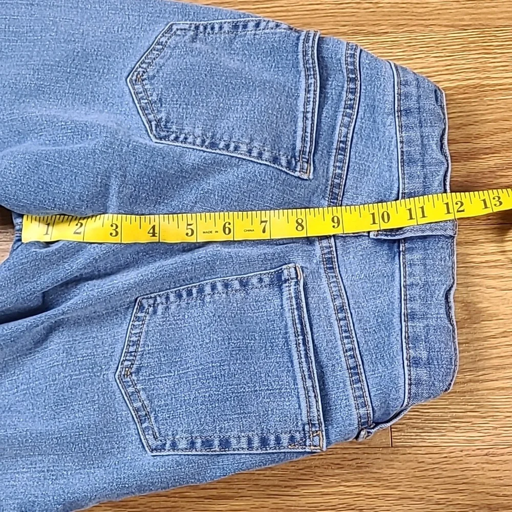 GAP 8x22 GIRLS PRE-OWNED STRECH MEDIUM WASH DISTRESED DENIM BOOT CUT JEANS